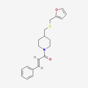 molecular formula C20H23NO2S B2999275 (E)-1-(4-(((furan-2-ylmethyl)thio)methyl)piperidin-1-yl)-3-phenylprop-2-en-1-one CAS No. 1396889-73-8