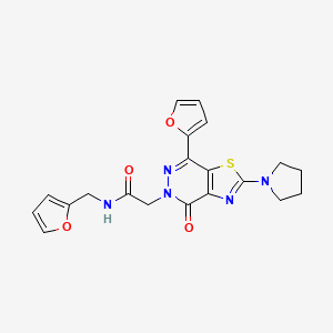 molecular formula C20H19N5O4S B2999286 2-(7-(furan-2-yl)-4-oxo-2-(pyrrolidin-1-yl)thiazolo[4,5-d]pyridazin-5(4H)-yl)-N-(furan-2-ylmethyl)acetamide CAS No. 1105240-43-4