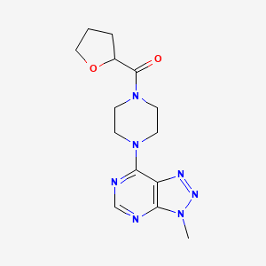 molecular formula C14H19N7O2 B2999757 (4-(3-methyl-3H-[1,2,3]triazolo[4,5-d]pyrimidin-7-yl)piperazin-1-yl)(tetrahydrofuran-2-yl)methanone CAS No. 1058232-19-1