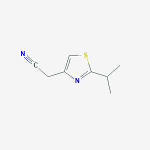 molecular formula C8H10N2S B3000237 2-[2-(丙烷-2-基)-1,3-噻唑-4-基]乙腈 CAS No. 1193387-89-1