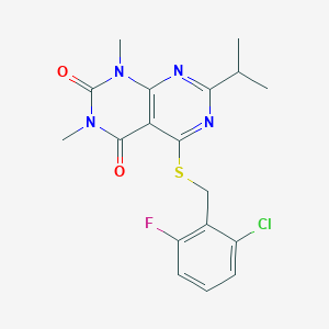 molecular formula C18H18ClFN4O2S B3000777 5-[(2-Chloro-6-fluorophenyl)methylsulfanyl]-1,3-dimethyl-7-propan-2-ylpyrimido[4,5-d]pyrimidine-2,4-dione CAS No. 863002-80-6