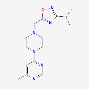 molecular formula C15H22N6O B3001184 5-[[4-(6-Methylpyrimidin-4-yl)piperazin-1-yl]methyl]-3-propan-2-yl-1,2,4-oxadiazole CAS No. 2380098-70-2