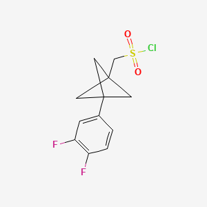 molecular formula C12H11ClF2O2S B3002474 [3-(3,4-Difluorophenyl)-1-bicyclo[1.1.1]pentanyl]methanesulfonyl chloride CAS No. 2287299-22-1