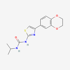 molecular formula C15H17N3O3S B3002556 1-(4-(2,3-Dihydrobenzo[b][1,4]dioxin-6-yl)thiazol-2-yl)-3-isopropylurea CAS No. 1206986-66-4