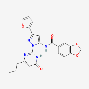 molecular formula C22H19N5O5 B3004395 N-(3-(furan-2-yl)-1-(6-oxo-4-propyl-1,6-dihydropyrimidin-2-yl)-1H-pyrazol-5-yl)benzo[d][1,3]dioxole-5-carboxamide CAS No. 1207052-50-3