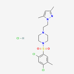 molecular formula C18H25Cl3N4O2S B3007017 1-((2,4-二氯-5-甲基苯基)磺酰基)-4-(2-(3,5-二甲基-1H-吡唑-1-基)乙基)哌嗪盐酸盐 CAS No. 1396870-99-7