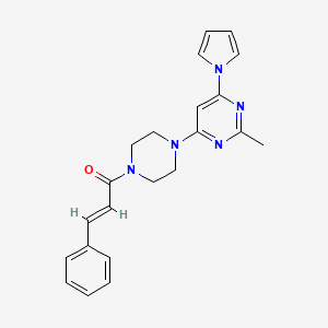 molecular formula C22H23N5O B3007578 (E)-1-(4-(2-methyl-6-(1H-pyrrol-1-yl)pyrimidin-4-yl)piperazin-1-yl)-3-phenylprop-2-en-1-one CAS No. 1421586-35-7