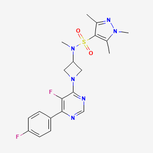 molecular formula C20H22F2N6O2S B3008441 N-[1-[5-Fluoro-6-(4-fluorophenyl)pyrimidin-4-yl]azetidin-3-yl]-N,1,3,5-tetramethylpyrazole-4-sulfonamide CAS No. 2380192-57-2