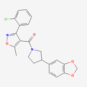 molecular formula C22H19ClN2O4 B3008549 (3-(Benzo[d][1,3]dioxol-5-yl)pyrrolidin-1-yl)(3-(2-chlorophenyl)-5-methylisoxazol-4-yl)methanone CAS No. 2034563-09-0