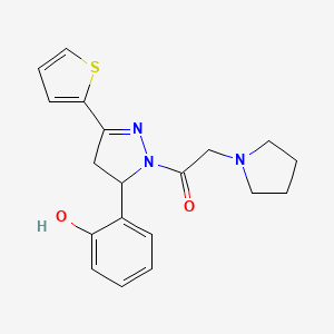 molecular formula C19H21N3O2S B3008600 1-(5-(2-hydroxyphenyl)-3-(thiophen-2-yl)-4,5-dihydro-1H-pyrazol-1-yl)-2-(pyrrolidin-1-yl)ethanone CAS No. 900013-14-1