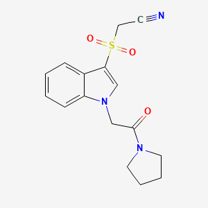 molecular formula C16H17N3O3S B3008703 2-((1-(2-oxo-2-(pyrrolidin-1-yl)ethyl)-1H-indol-3-yl)sulfonyl)acetonitrile CAS No. 894008-51-6