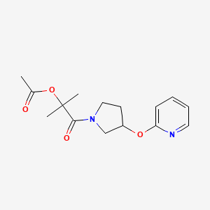 molecular formula C15H20N2O4 B3008750 2-甲基-1-氧代-1-(3-(吡啶-2-氧基)吡咯烷-1-基)丙-2-基乙酸酯 CAS No. 1903032-86-9