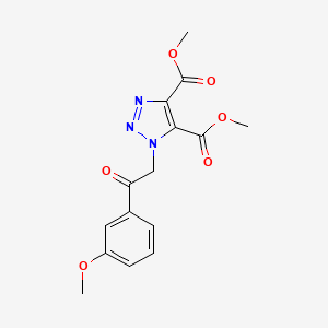 molecular formula C15H15N3O6 B3008960 1-[2-(3-甲氧基苯基)-2-氧代乙基]-1H-1,2,3-三唑-4,5-二甲酯 CAS No. 1984052-87-0