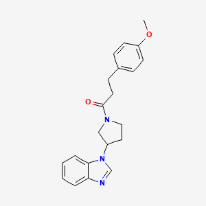 molecular formula C21H23N3O2 B3009427 1-(3-(1H-benzo[d]imidazol-1-yl)pyrrolidin-1-yl)-3-(4-methoxyphenyl)propan-1-one CAS No. 2034420-60-3