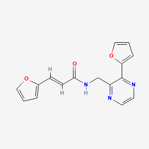 molecular formula C16H13N3O3 B3011451 (E)-3-(furan-2-yl)-N-((3-(furan-2-yl)pyrazin-2-yl)methyl)acrylamide CAS No. 2035018-93-8