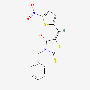 molecular formula C15H10N2O3S3 B3011823 (5E)-3-benzyl-5-[(5-nitrothiophen-2-yl)methylidene]-2-sulfanylidene-1,3-thiazolidin-4-one CAS No. 627039-38-7