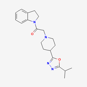 1-(Indolin-1-yl)-2-(4-(5-isopropyl-1,3,4-oxadiazol-2-yl)piperidin-1-yl)ethanone