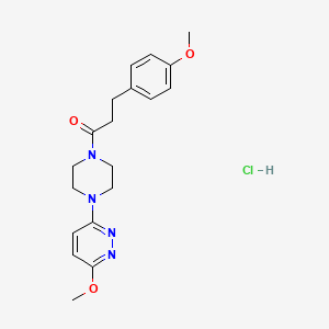 3-(4-Methoxyphenyl)-1-(4-(6-methoxypyridazin-3-yl)piperazin-1-yl)propan-1-one hydrochloride