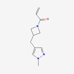 molecular formula C11H15N3O B3014015 1-[3-[(1-Methylpyrazol-4-yl)methyl]azetidin-1-yl]prop-2-en-1-one CAS No. 2224299-49-2