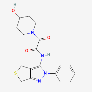 2-(4-hydroxypiperidin-1-yl)-2-oxo-N-(2-phenyl-4,6-dihydrothieno[3,4-c]pyrazol-3-yl)acetamide