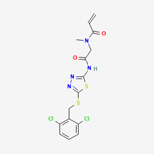 molecular formula C15H14Cl2N4O2S2 B3014105 N-[2-[[5-[(2,6-Dichlorophenyl)methylsulfanyl]-1,3,4-thiadiazol-2-yl]amino]-2-oxoethyl]-N-methylprop-2-enamide CAS No. 2361840-70-0