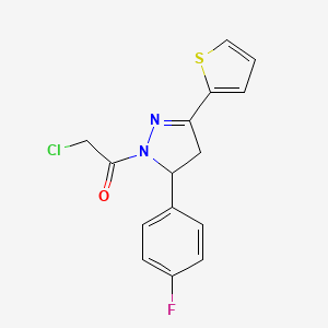 molecular formula C15H12ClFN2OS B3015358 1-(Chloroacetyl)-5-(4-fluorophenyl)-3-(2-thienyl)-4,5-dihydro-1H-pyrazole CAS No. 374769-02-5