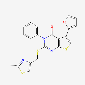 molecular formula C21H15N3O2S3 B3015838 5-(furan-2-yl)-2-(((2-methylthiazol-4-yl)methyl)thio)-3-phenylthieno[2,3-d]pyrimidin-4(3H)-one CAS No. 690644-97-4