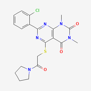 molecular formula C20H20ClN5O3S B3016494 7-(2-chlorophenyl)-1,3-dimethyl-5-((2-oxo-2-(pyrrolidin-1-yl)ethyl)thio)pyrimido[4,5-d]pyrimidine-2,4(1H,3H)-dione CAS No. 893906-16-6