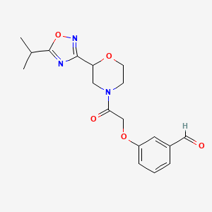 molecular formula C18H21N3O5 B3018372 3-[2-Oxo-2-[2-(5-propan-2-yl-1,2,4-oxadiazol-3-yl)morpholin-4-yl]ethoxy]benzaldehyde CAS No. 2224554-47-4