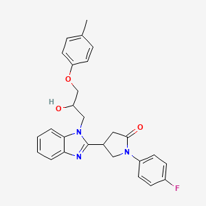 molecular formula C27H26FN3O3 B3019134 1-(4-Fluorophenyl)-4-[1-[2-hydroxy-3-(4-methylphenoxy)propyl]benzimidazol-2-yl]pyrrolidin-2-one CAS No. 1018125-11-5