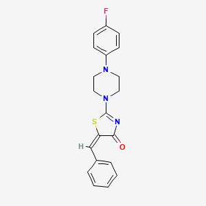 molecular formula C20H18FN3OS B3020475 (5E)-2-[4-(4-fluorophenyl)piperazin-1-yl]-5-(phenylmethylidene)-4,5-dihydro-1,3-thiazol-4-one CAS No. 573708-61-9