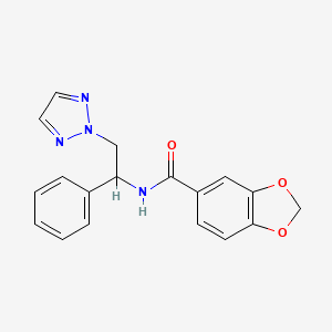 molecular formula C18H16N4O3 B3020650 N-(1-phenyl-2-(2H-1,2,3-triazol-2-yl)ethyl)benzo[d][1,3]dioxole-5-carboxamide CAS No. 2034559-03-8