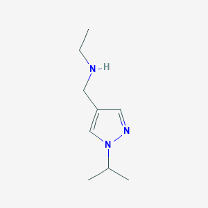 molecular formula C9H17N3 B3023374 N-[(1-Isopropyl-1H-pyrazol-4-YL)methyl]ethanamine CAS No. 1007520-65-1
