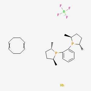 molecular formula C26H40BF4P2Rh- B3024976 环辛-1,5-二烯；(2S,5S)-1-[2-[(2S,5S)-2,5-二甲基磷杂烷-1-基]苯基]-2,5-二甲基磷杂烷；铑；四氟硼酸盐 CAS No. 205064-10-4