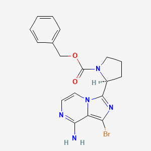 molecular formula C18H18BrN5O2 B3027879 (S)-苄基 2-(8-氨基-1-溴咪唑并[1,5-a]哒嗪-3-基)吡咯烷-1-羧酸酯 CAS No. 1420478-88-1