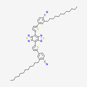 molecular formula C52H60N6S4 B3028186 4,4'-[5-Thia(IV)-11-thia-4,6,10,12-tetraazatricyclo[7.3.0.03,7]dodecane-1(12),2,4,5,7,9-hexaene-2,8-diylbis(2,5-thiophenediyl)]bis(2-dodecylbenzonitrile) CAS No. 1681007-44-2