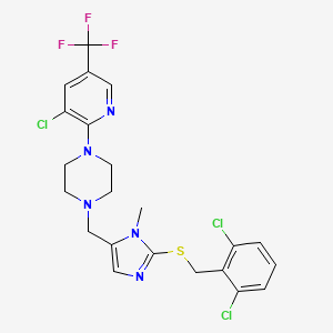 molecular formula C22H21Cl3F3N5S B3035824 1-[3-Chloro-5-(trifluoromethyl)pyridin-2-yl]-4-[[2-[(2,6-dichlorophenyl)methylsulfanyl]-3-methylimidazol-4-yl]methyl]piperazine CAS No. 338422-48-3