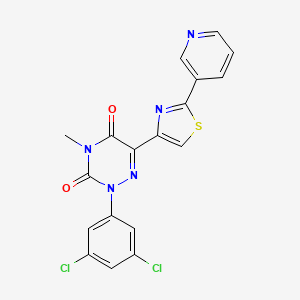 molecular formula C18H11Cl2N5O2S B3037287 2-(3,5-Dichlorophenyl)-4-methyl-6-(2-(3-pyridinyl)-1,3-thiazol-4-yl)-1,2,4-triazine-3,5(2H,4H)-dione CAS No. 477854-33-4