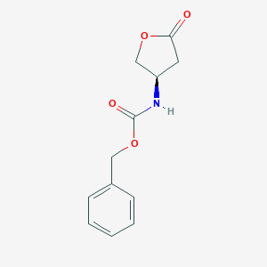 molecular formula C12H13NO4 B030522 苯甲酸苄酯（R）-5-氧代四氢呋喃-3-基氨基甲酸酯 CAS No. 118399-28-3