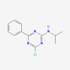 molecular formula C12H13ClN4 B3055273 4-chloro-N-isopropyl-6-phenyl-1,3,5-triazin-2-amine CAS No. 63723-48-8