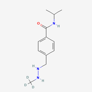 molecular formula C12H19N3O B3061320 苯甲酰胺，N-(1-甲基乙基)-4-((2-(甲基-d3)肼基)甲基)- CAS No. 98600-74-9