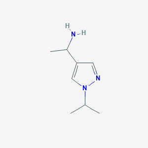 molecular formula C8H15N3 B3070997 1-[1-(propan-2-yl)-1H-pyrazol-4-yl]ethan-1-amine CAS No. 1007459-53-1