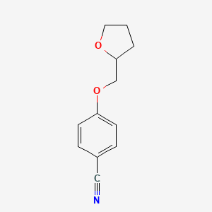 molecular formula C12H13NO2 B3072835 4-(四氢呋喃-2-基甲氧基)苯甲腈 CAS No. 1017033-37-2