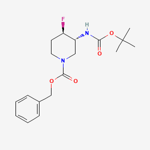 molecular formula C18H25FN2O4 B3078690 trans-racemic-(3R,4R)-Benzyl 3-((tert-butoxycarbonyl)amino)-4-fluoropiperidine-1-carboxylate CAS No. 1052713-38-8