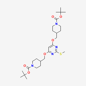 molecular formula C27H44N4O6S B3099324 双叔丁基 4,4'-(((2-(甲硫基)嘧啶-4,6-二基)双(氧基))双(亚甲基))双(哌啶-1-羧酸酯) CAS No. 1353948-09-0