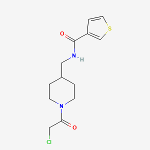 molecular formula C13H17ClN2O2S B3102522 N-((1-(2-Chloroacetyl)piperidin-4-yl)methyl)thiophene-3-carboxamide CAS No. 1417794-01-4