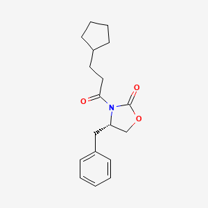 molecular formula C18H23NO3 B3103229 (4S)-benzyl-3-(3-cyclopentylpropanoyl)oxazolidin-2-one CAS No. 143415-28-5