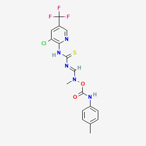 molecular formula C17H15ClF3N5O2S B3127378 N-[3-氯-5-(三氟甲基)-2-吡啶基]-N'-((E)-{甲基[(4-甲苯胺羰基)氧基]氨基}亚甲基)硫脲 CAS No. 338412-89-8
