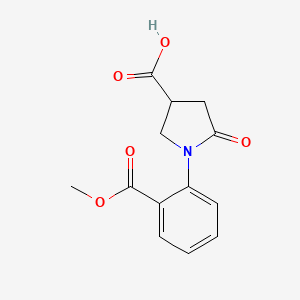 molecular formula C13H13NO5 B3133661 1-[2-(甲氧羰基)苯基]-5-氧代吡咯烷-3-羧酸 CAS No. 39629-93-1