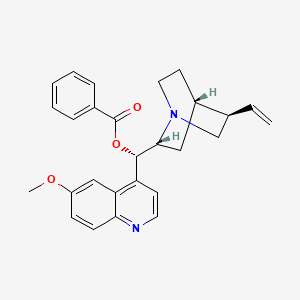 molecular formula C27H28N2O3 B3146744 (9R)-6'-Methoxycinchonan-9-yl benzoate CAS No. 60723-45-7